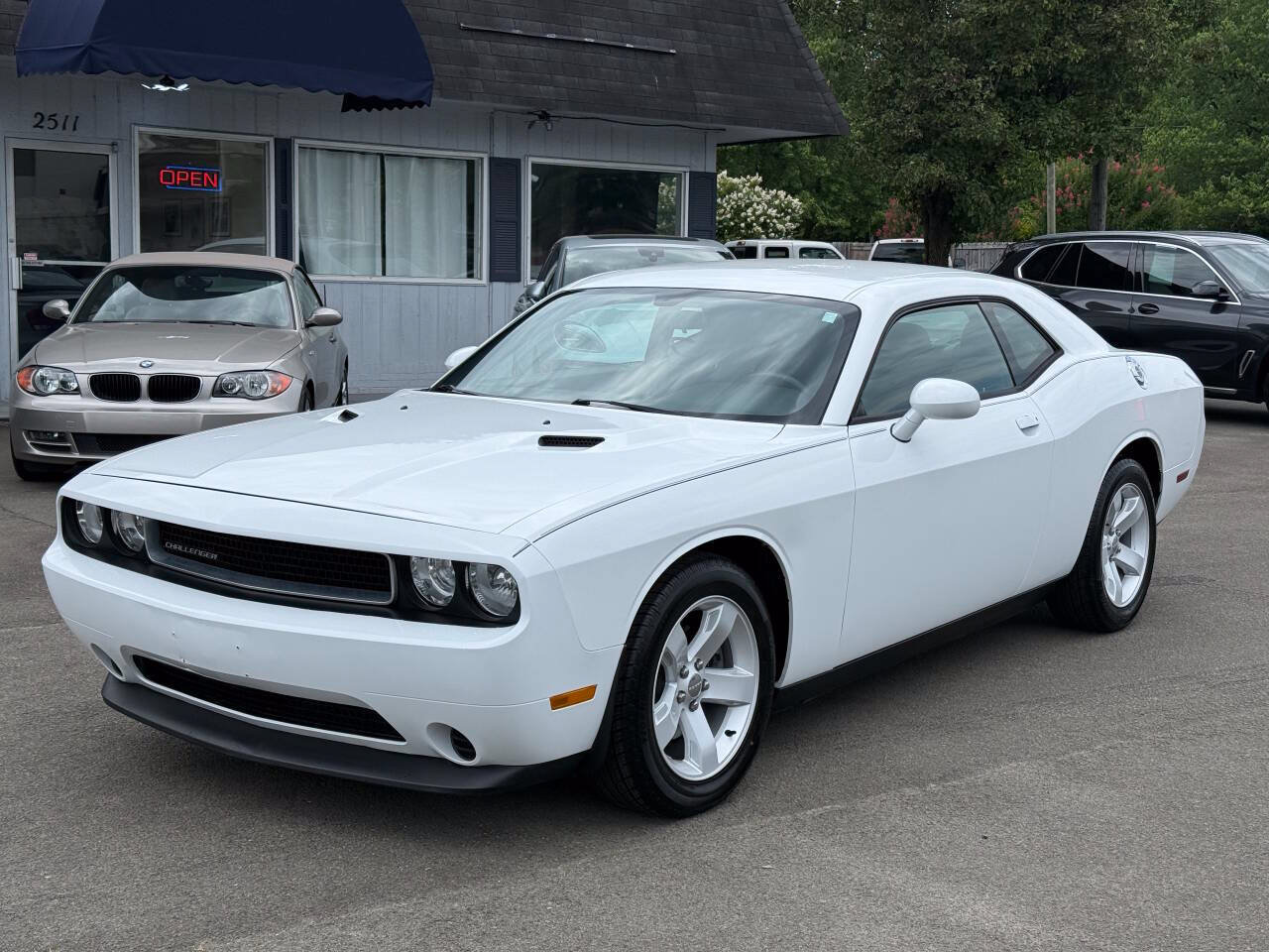 Used 2013 Dodge Challenger SXT RWD image 4