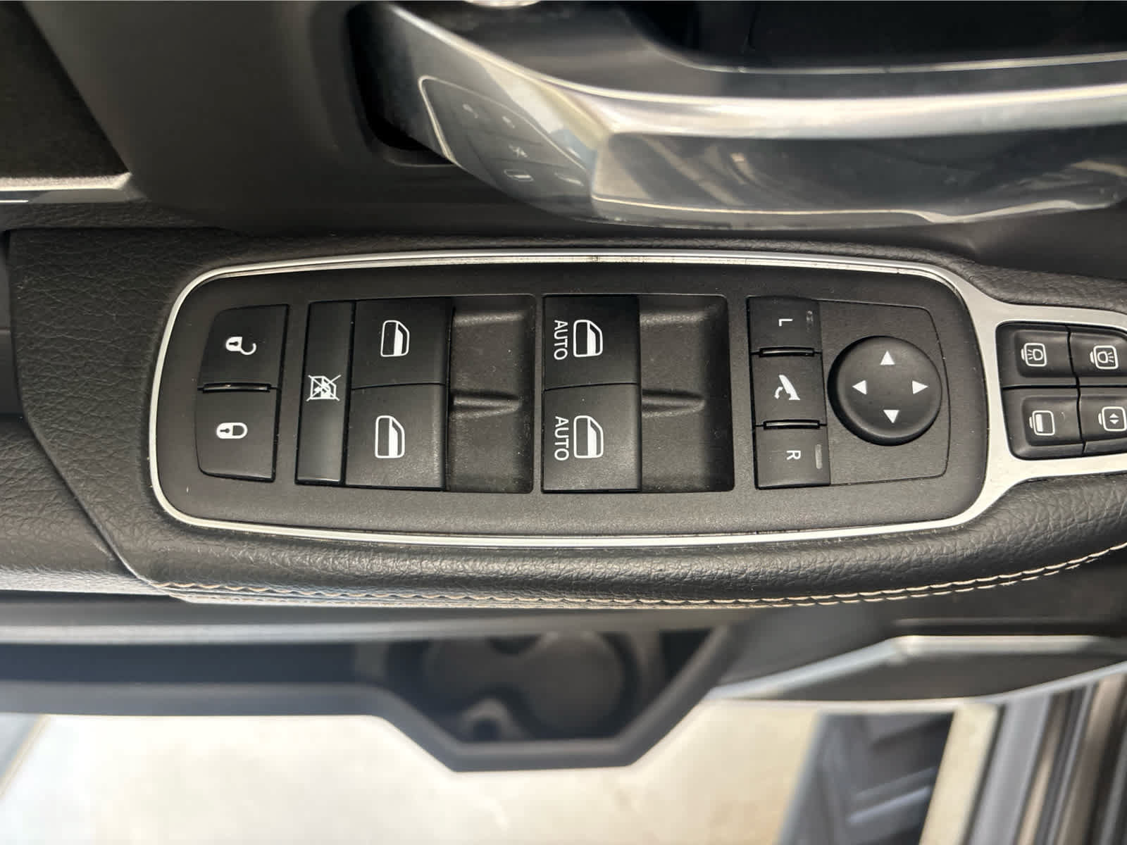 Used 2024 RAM 2500 Laramie AWD/4WD image 15