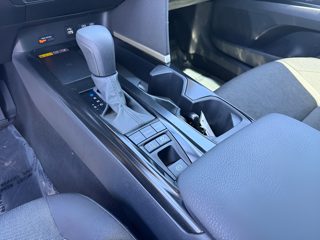 Used 2025 Toyota Camry LE FWD image 28