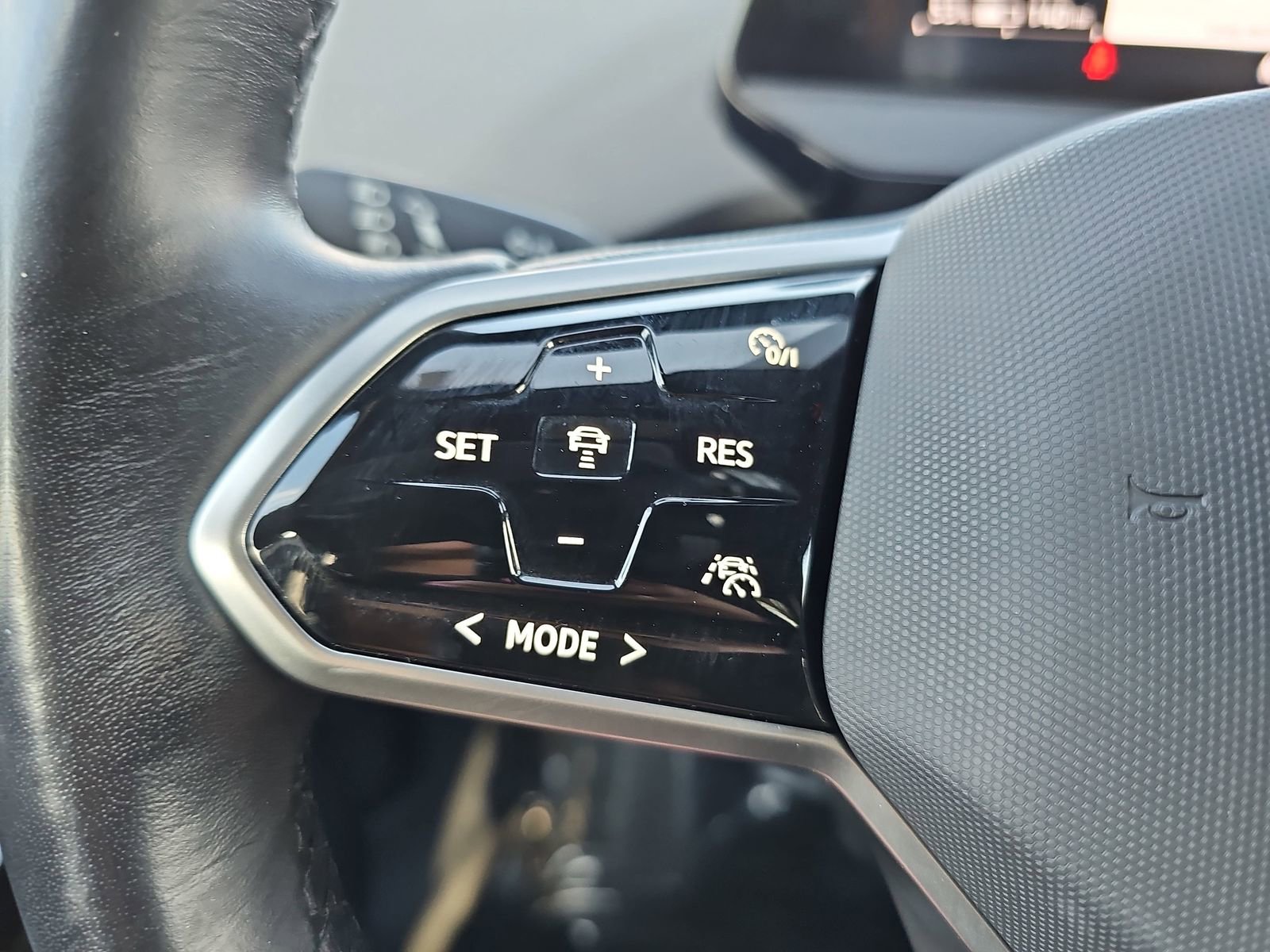 Used 2022 Volkswagen ID.4 Pro AWD/4WD image 16