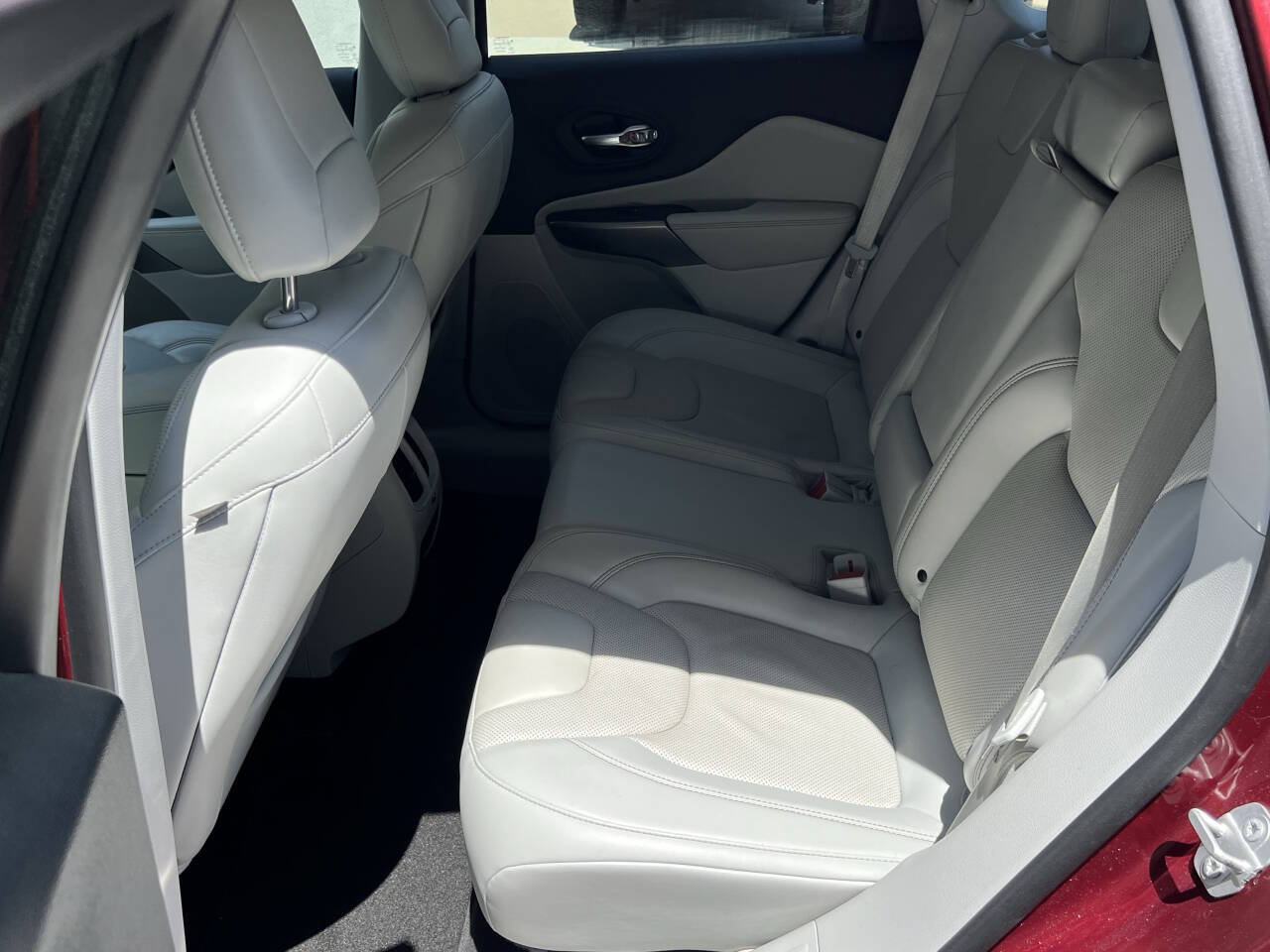 Used 2019 Jeep Cherokee Limited AWD/4WD image 17