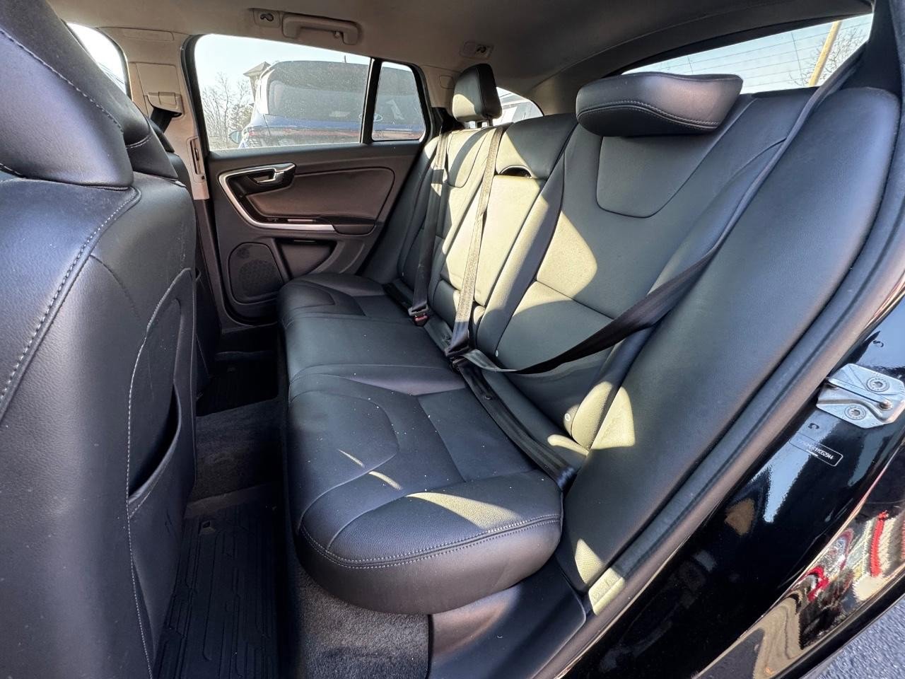 Used 2017 Volvo V60 T5 Premier w/ Convenience Package image 10