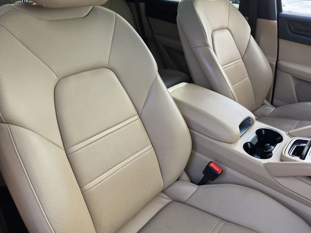 Used 2022 Porsche Cayenne image 36
