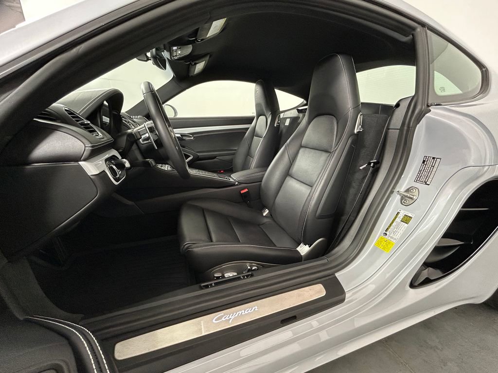 Used 2024 Porsche 718 Cayman RWD image 5