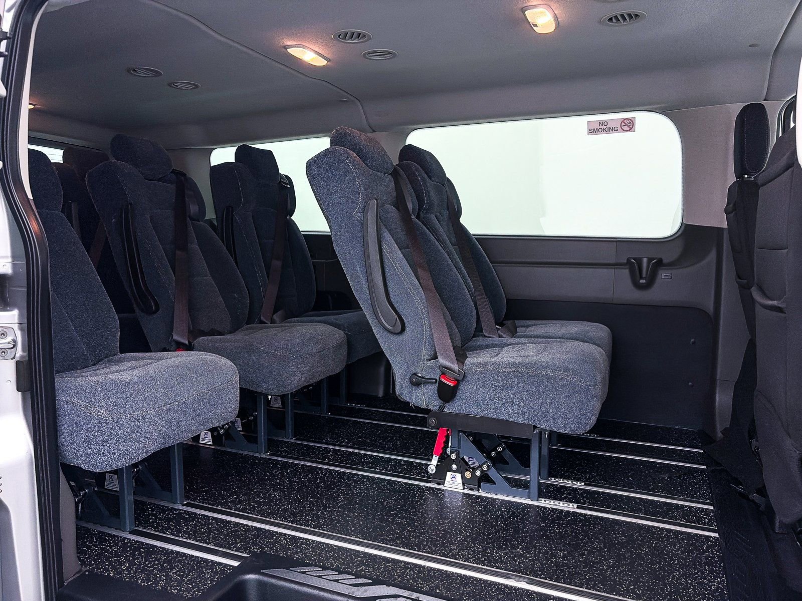 Used 2020 Ford Transit 150 XLT image 32