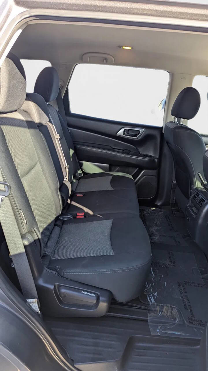 Used 2019 Nissan Pathfinder SV image 15