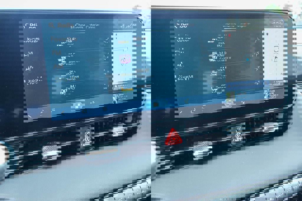 New 2025 Hyundai Venue Limited image 3