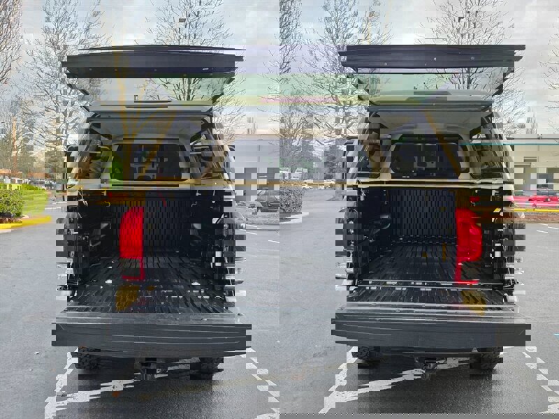 Used 2017 Toyota Tacoma TRD Off-Road image 30