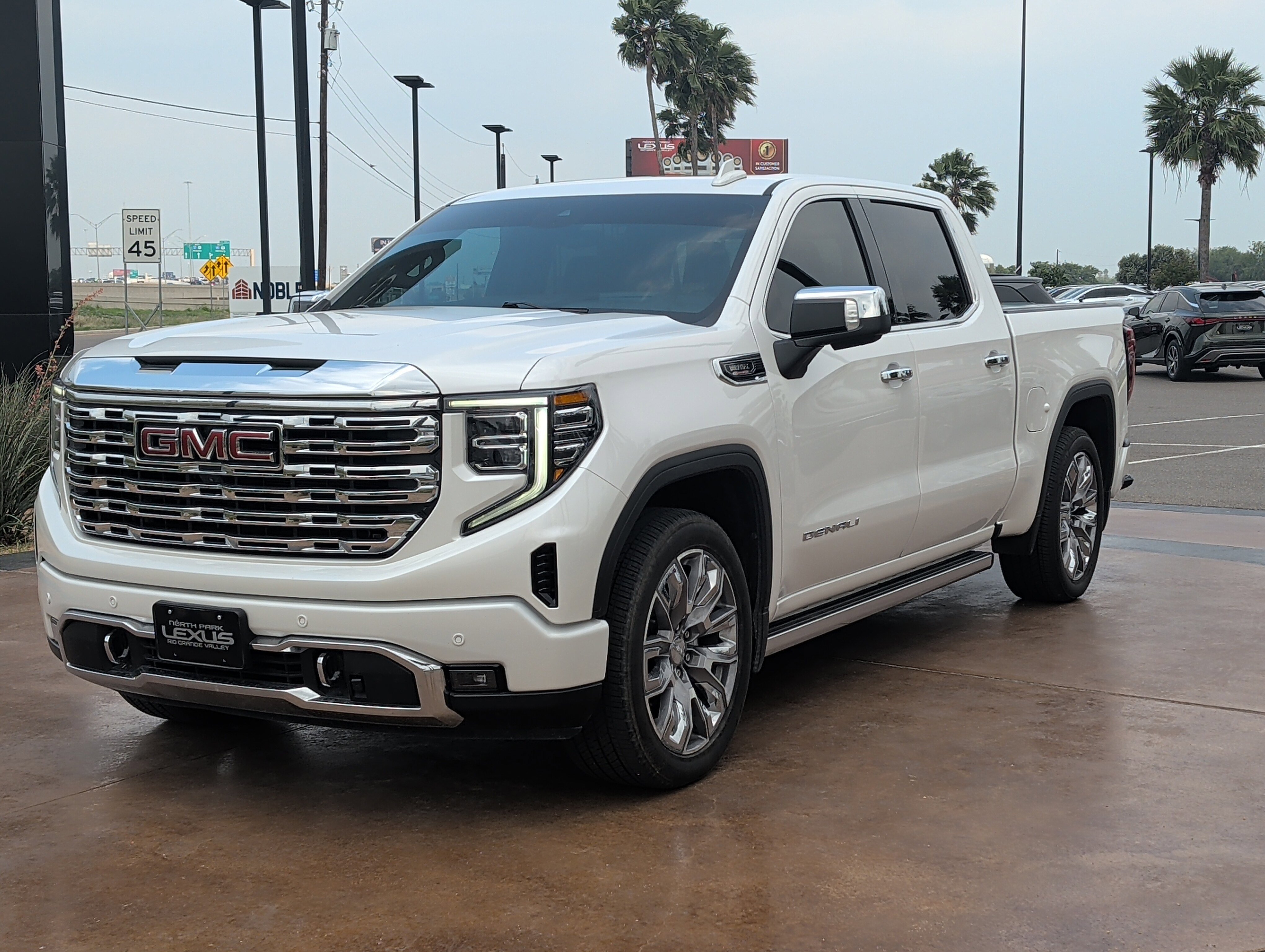 Used 2024 GMC Sierra 1500 Denali RWD image 5