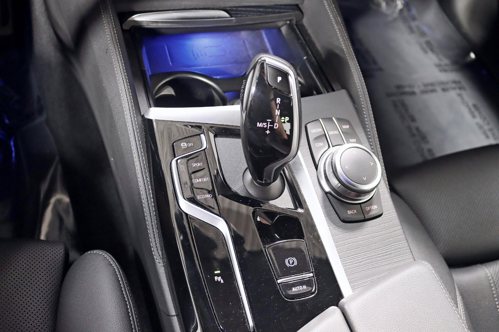 Used 2022 BMW 530i xDrive w/ M Sport Package image 27