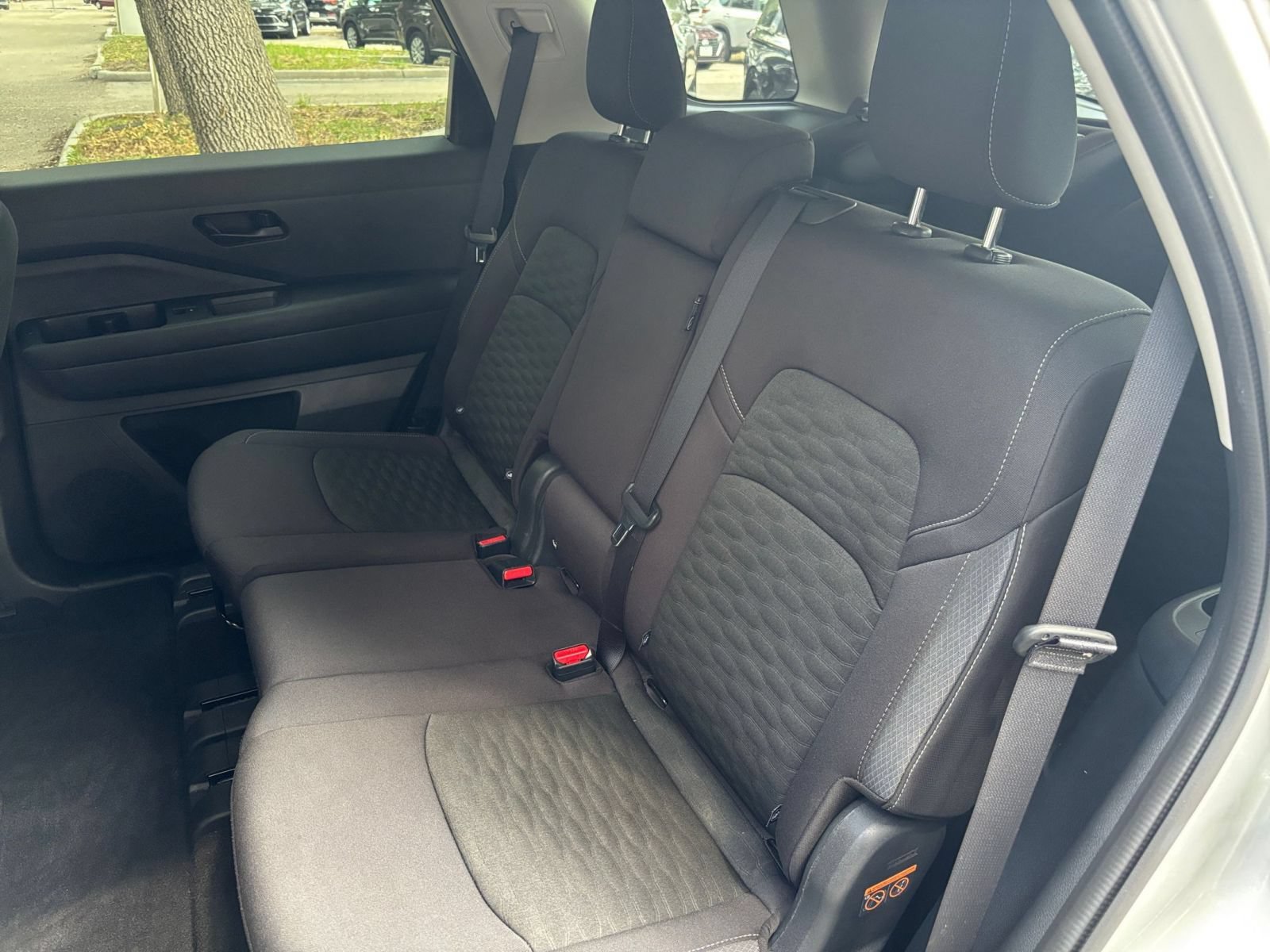 Used 2025 Nissan Pathfinder SV FWD image 39