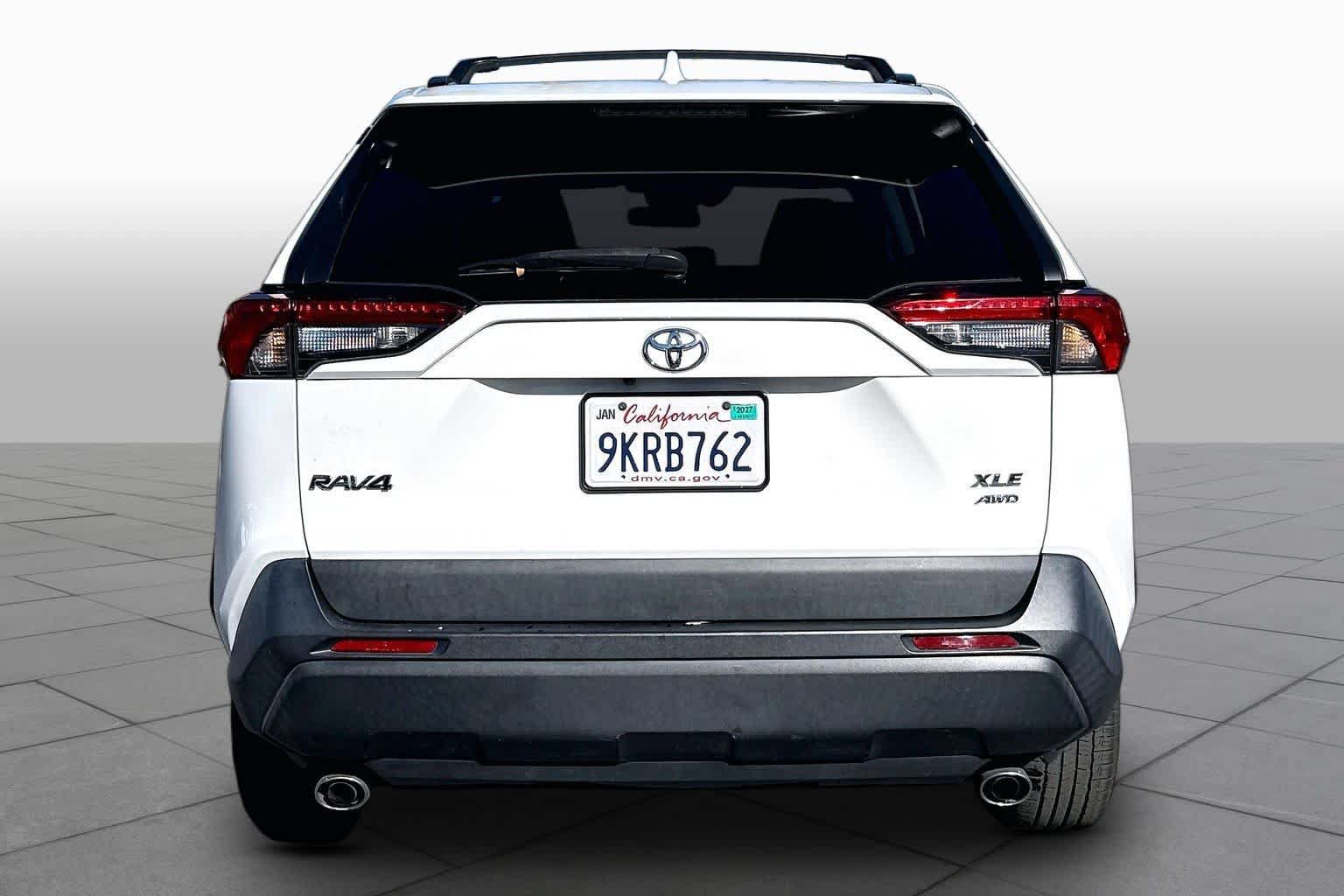Used 2021 Toyota RAV4 XLE w/ XLE Grade Weather Package AWD/4WD image 4