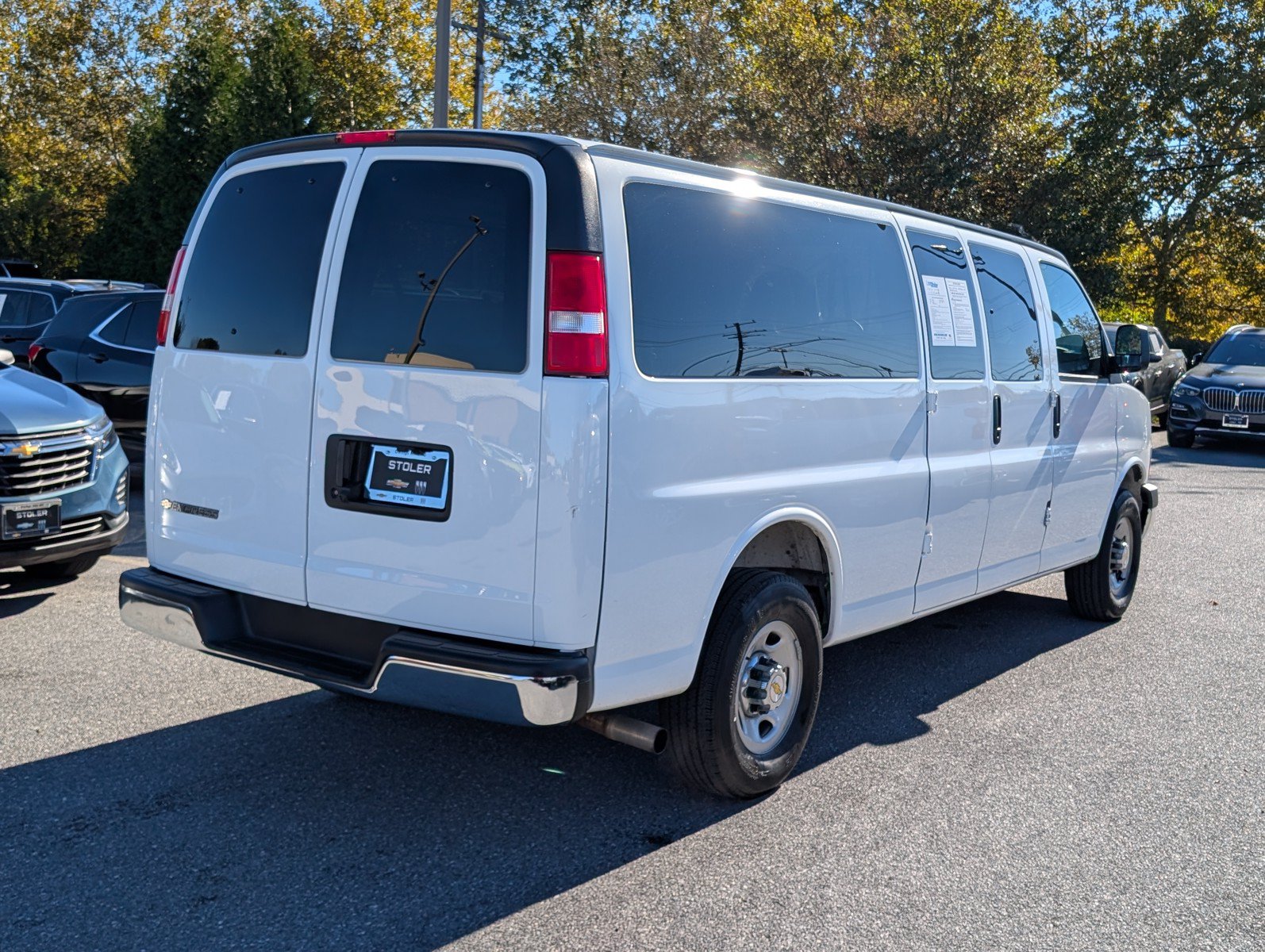 Used 2025 Chevrolet Express 3500 LT w/ LT Preferred Equipment Group RWD image 5