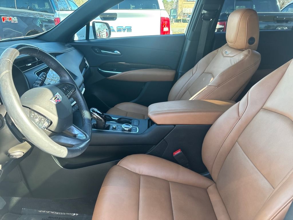 Used 2023 Cadillac XT4 Premium Luxury w/ Technology Package image 2