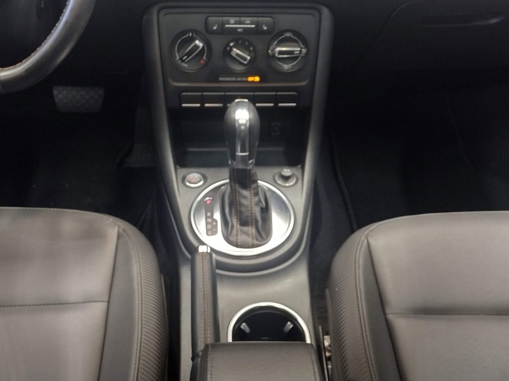 Used 2013 Volkswagen Beetle 2.5 Fender FWD image 31