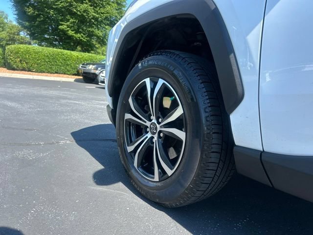 Used 2019 Toyota RAV4 LE FWD image 13