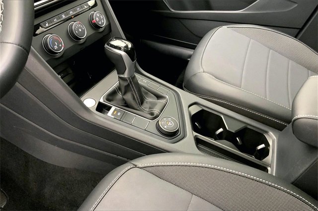 Certified 2022 Volkswagen Taos SE image 17