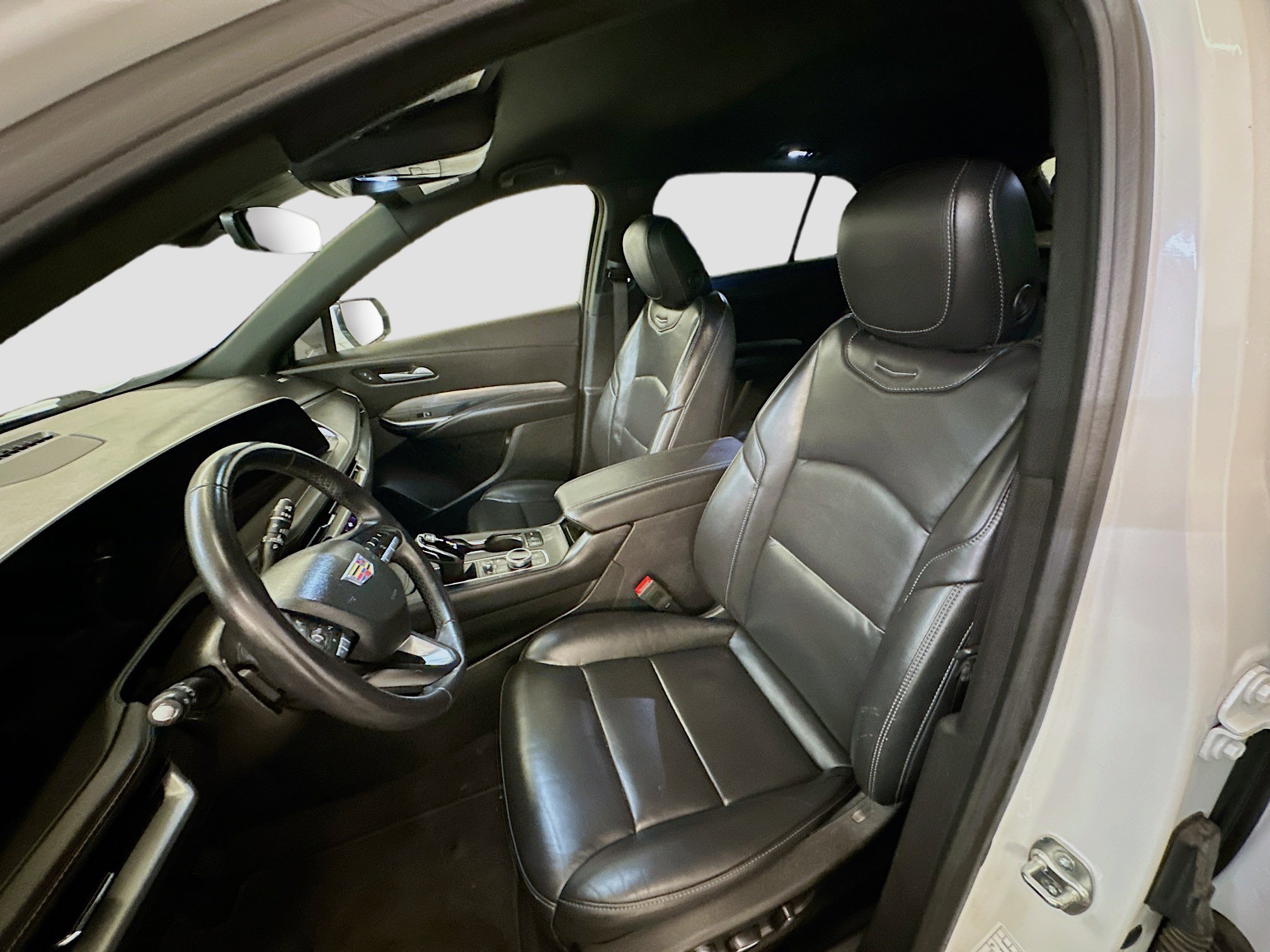 Used 2024 Cadillac XT4 Premium Luxury image 13