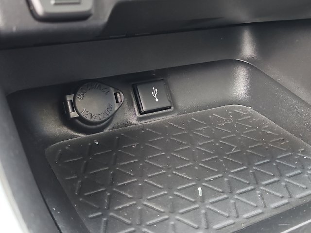 Used 2022 Toyota RAV4 XLE Premium FWD image 31