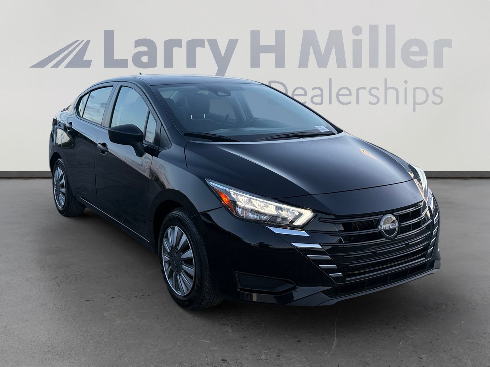 Used 2025 Nissan Versa S FWD image 7