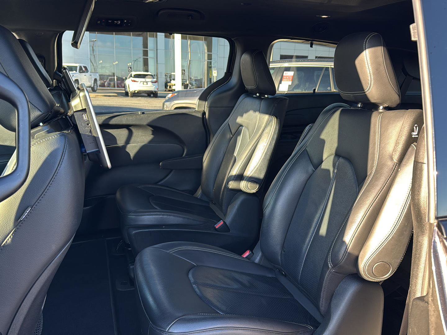 Used 2020 Chrysler Pacifica Touring-L w/ S Appearance Package image 9