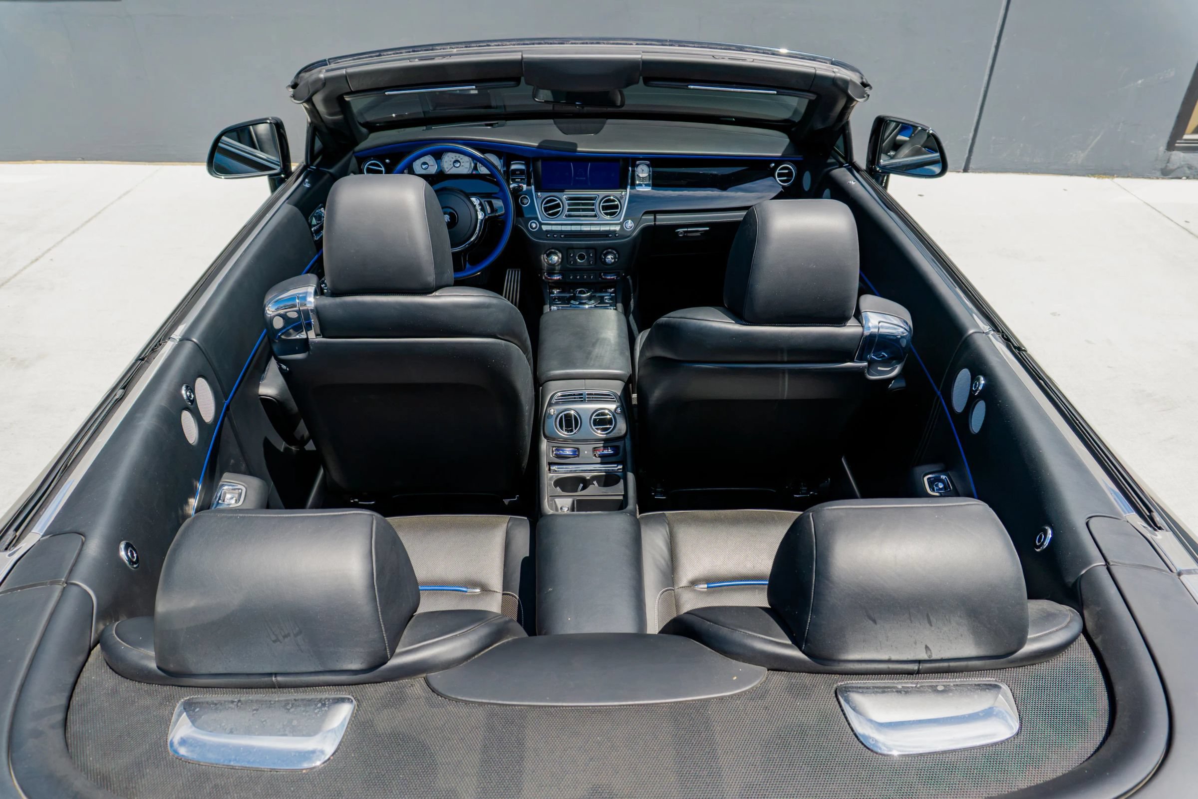 Used 2018 Rolls-Royce Dawn RWD image 64