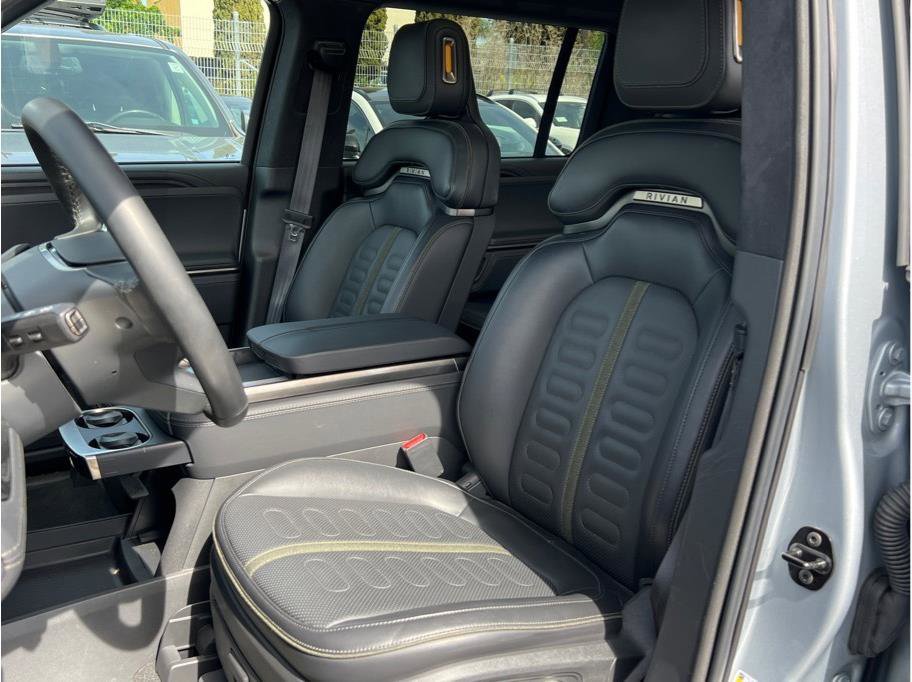 Used 2024 Rivian R1S Adventure image 9
