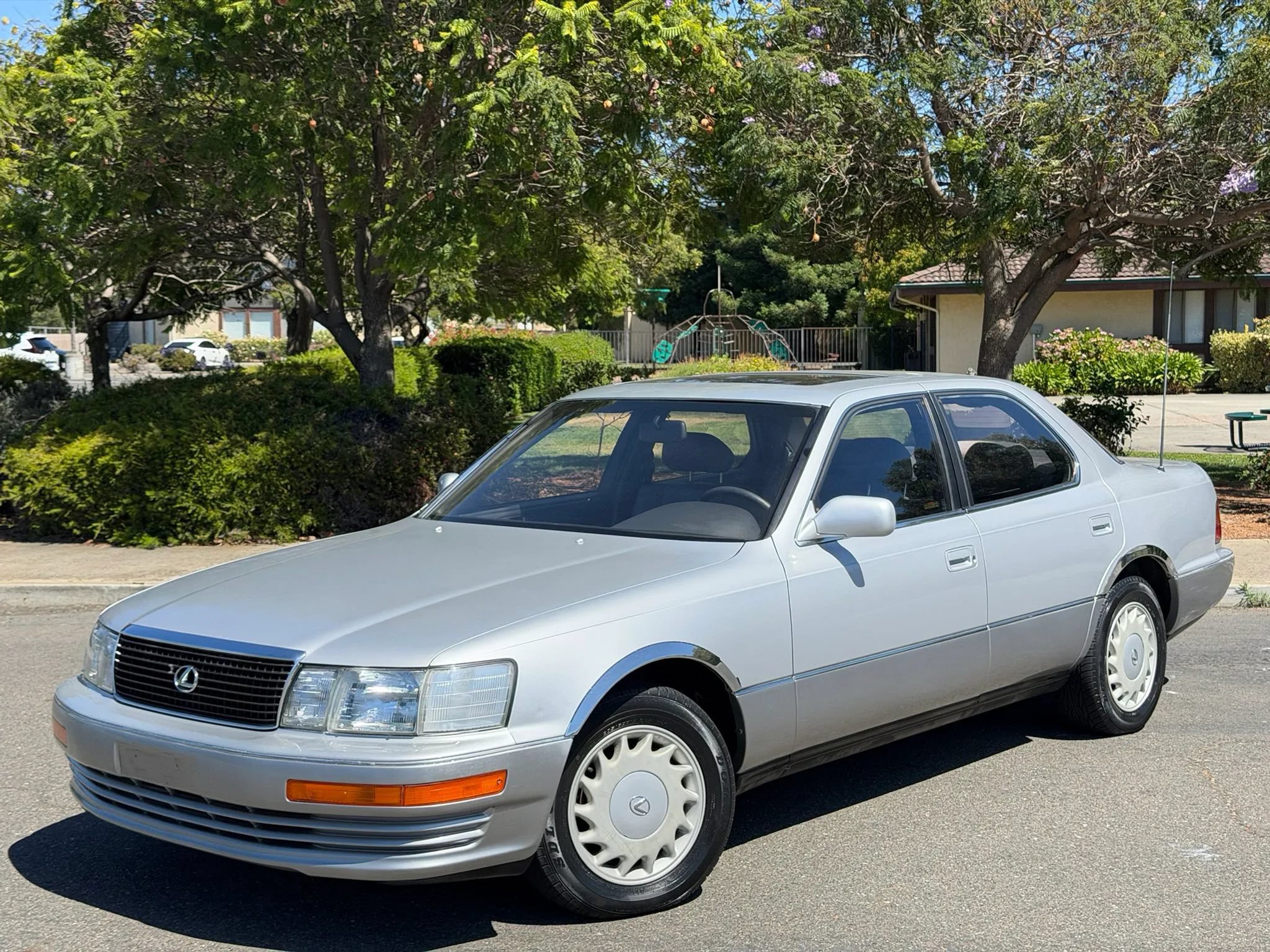 Used 1990 Lexus LS 400 RWD image 1