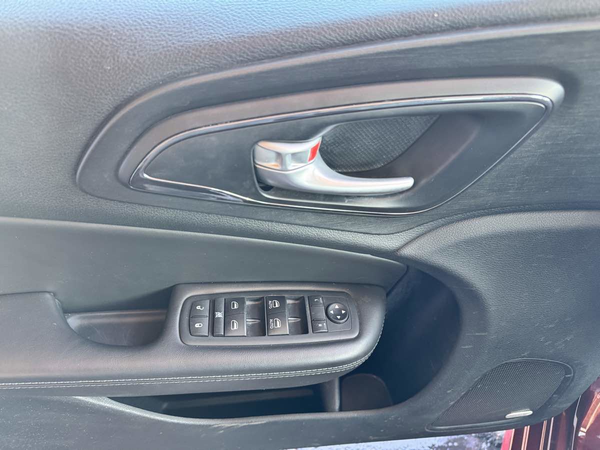Used 2015 Chrysler 200 S w/ Comfort Group FWD image 35