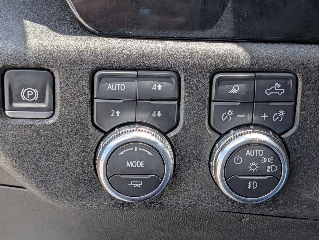 Used 2025 GMC Sierra 2500 SLT w/ SLT Convenience Package AWD/4WD image 41