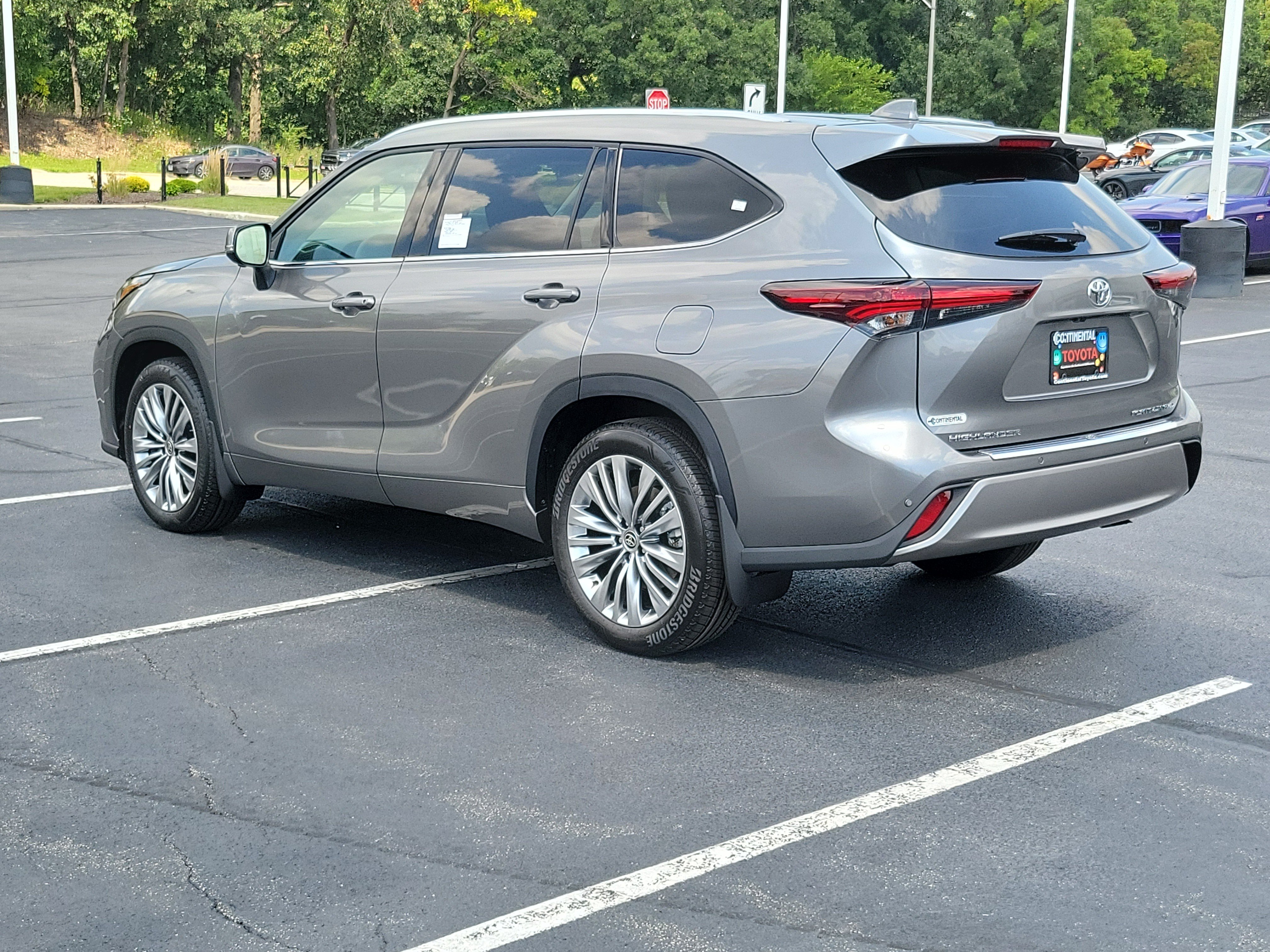 New 2026 Toyota Highlander Platinum AWD/4WD image 4