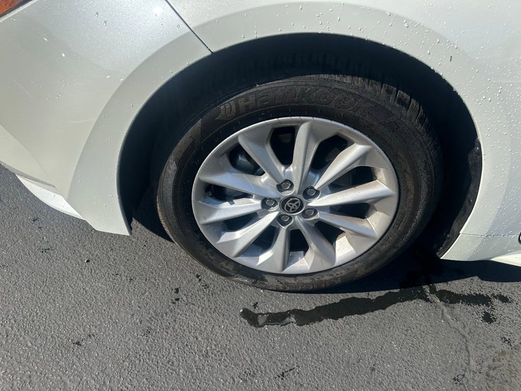 Used 2021 Toyota Corolla XLE w/ Carpet Mat Package (TMS) image 6