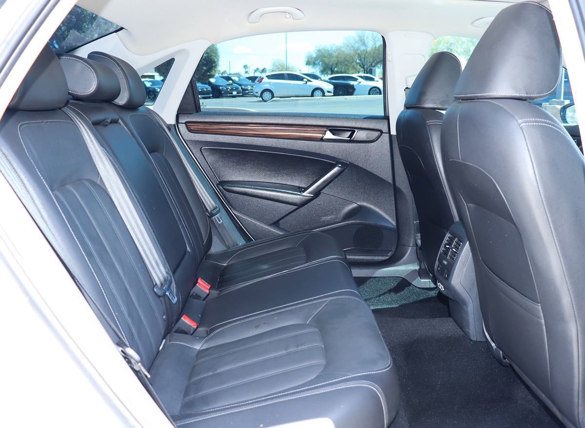 Used 2020 Volkswagen Passat 2.0T SEL FWD image 27
