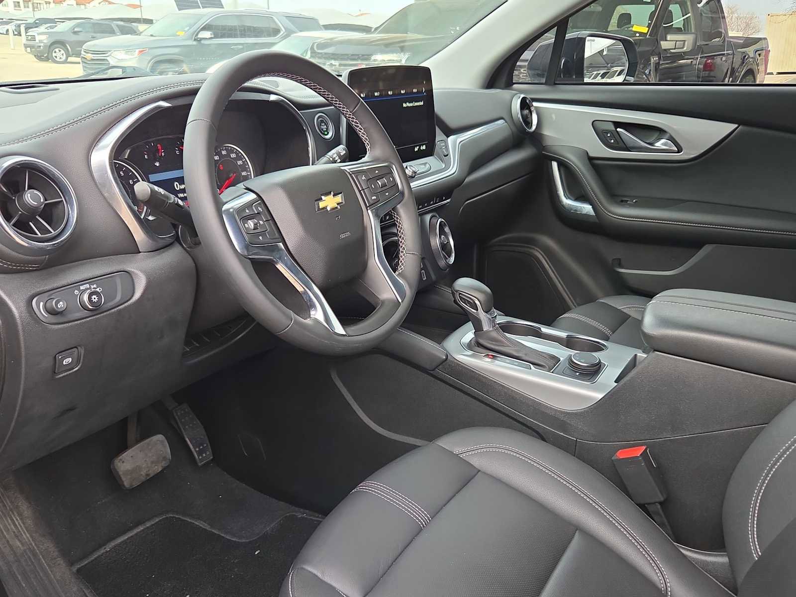 Used 2023 Chevrolet Blazer LT image 2