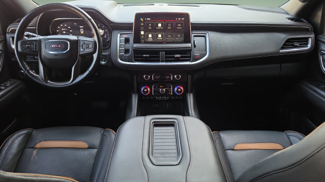 Used 2022 GMC Yukon XL AT4 w/ Technology Package AWD/4WD image 7