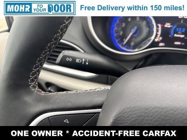 Used 2024 Chrysler Pacifica Touring-L image 18