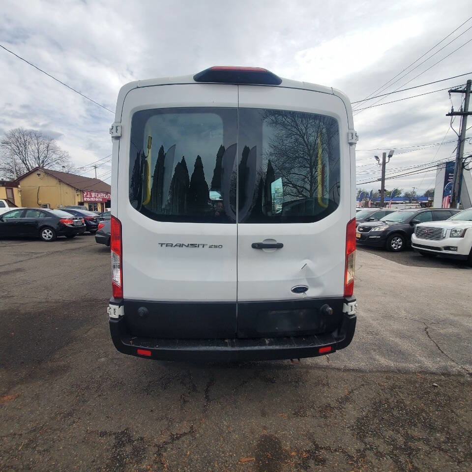 Used 2019 Ford Transit 250 148 Medium Roof RWD image 4