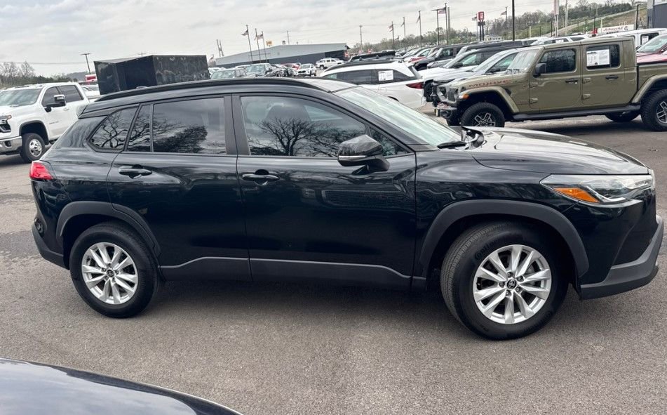 Used 2022 Toyota Corolla Cross LE w/ Moonroof Package FWD image 1