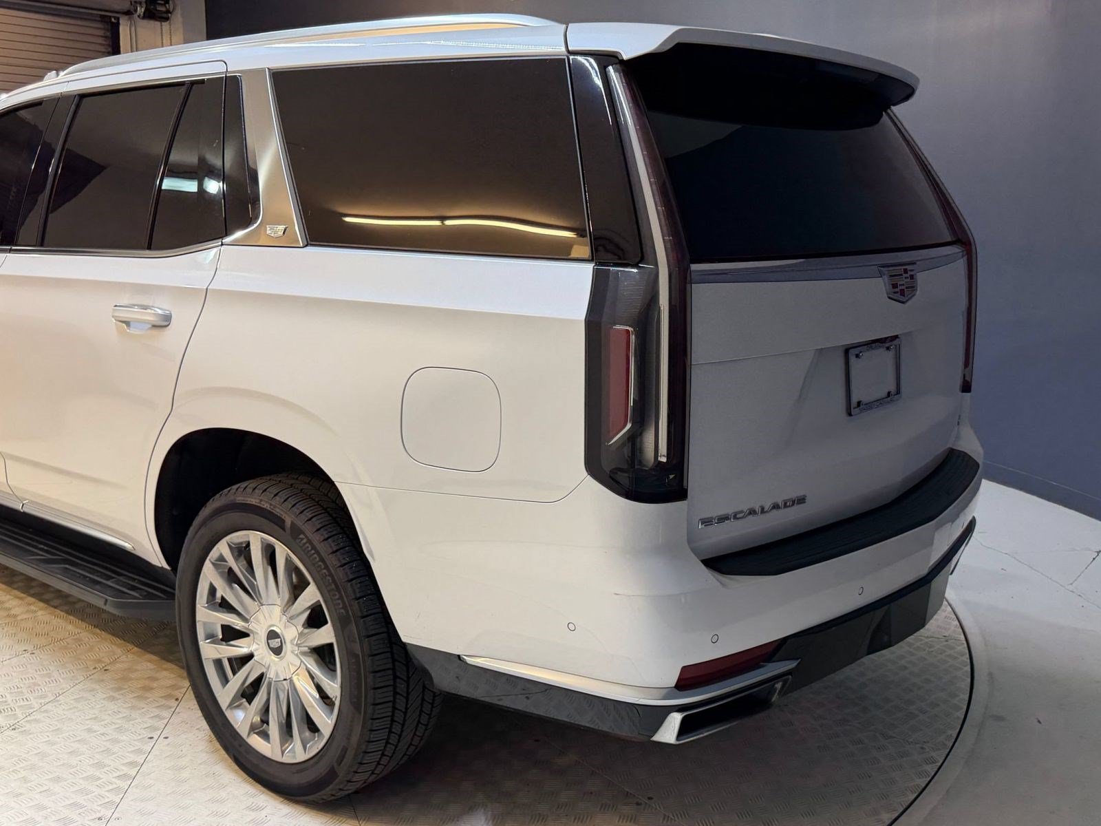 Used 2023 Cadillac Escalade Premium Luxury AWD/4WD image 30