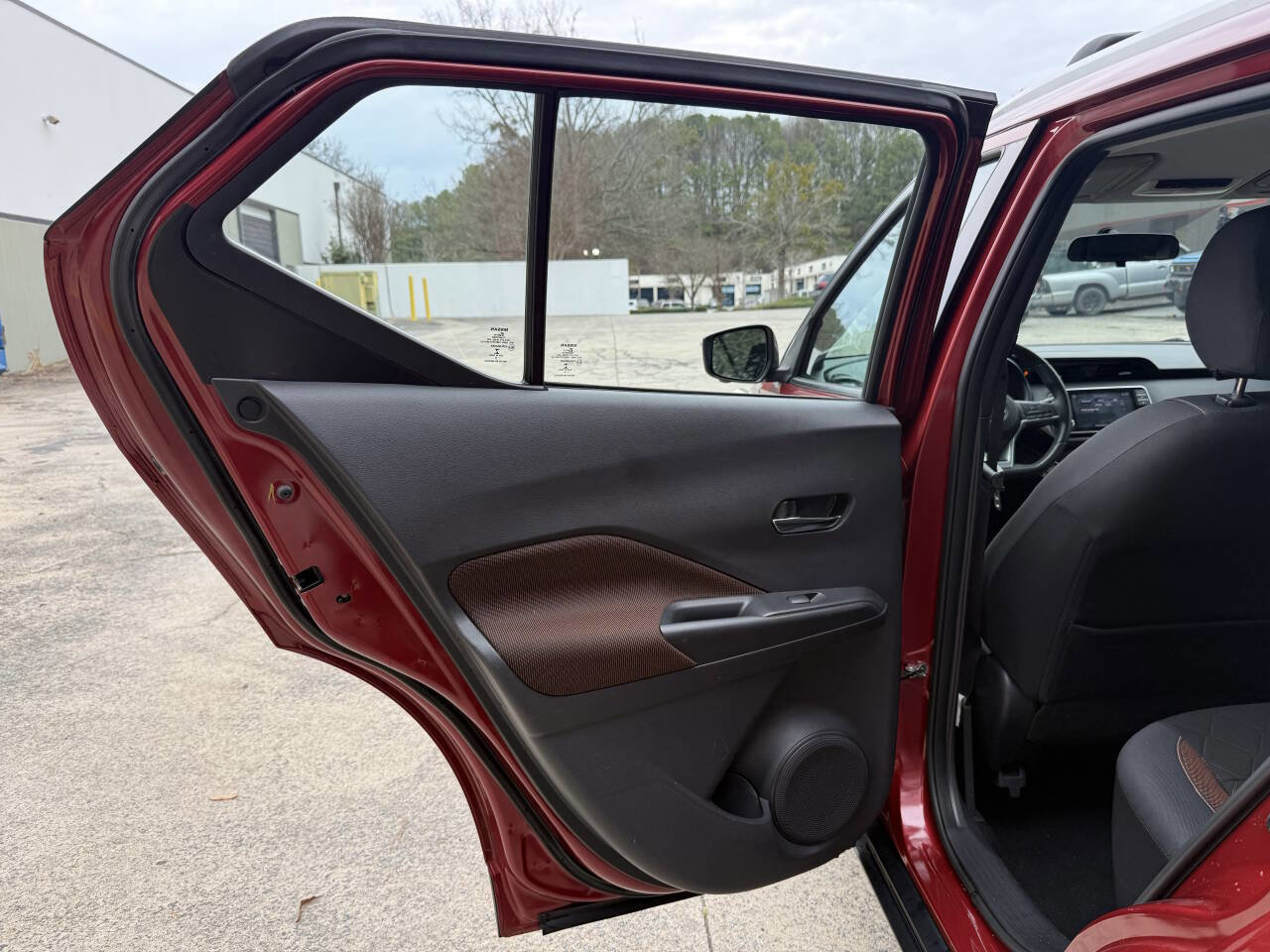 Used 2019 Nissan Kicks SR w/ Exterior Package image 25
