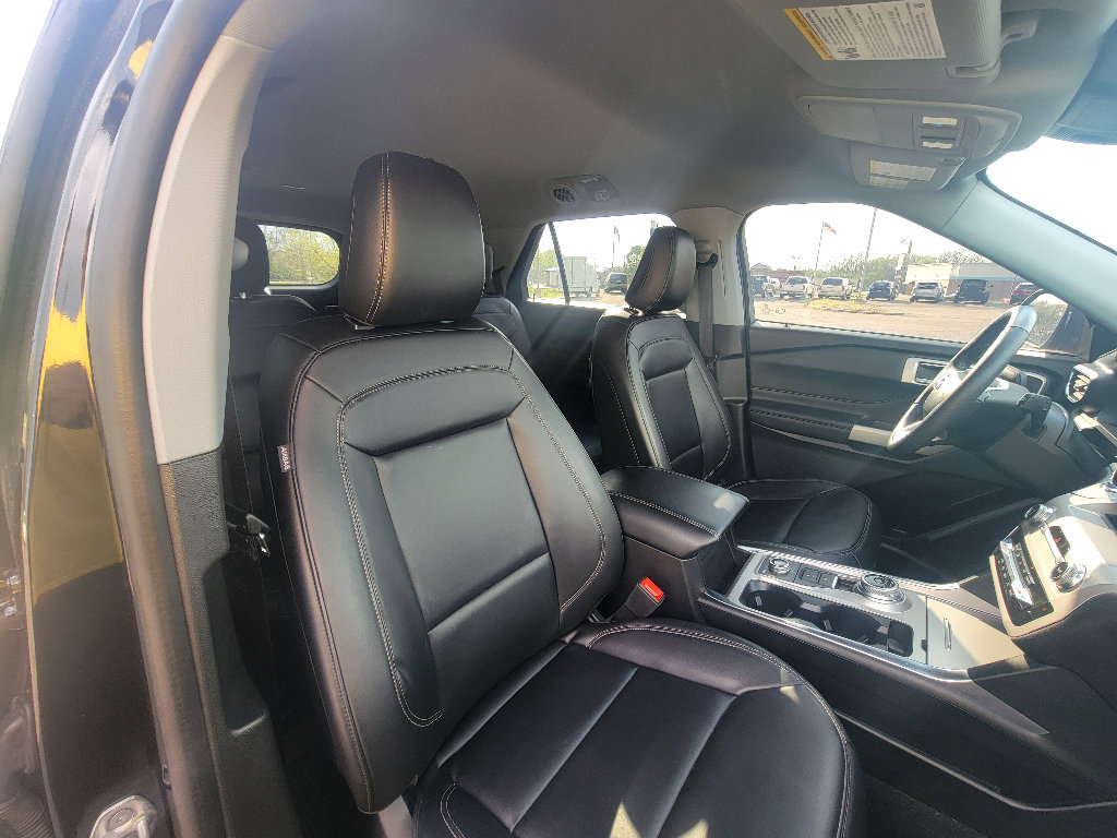 Used 2023 Ford Explorer XLT w/ Equipment Group 202A AWD/4WD image 35