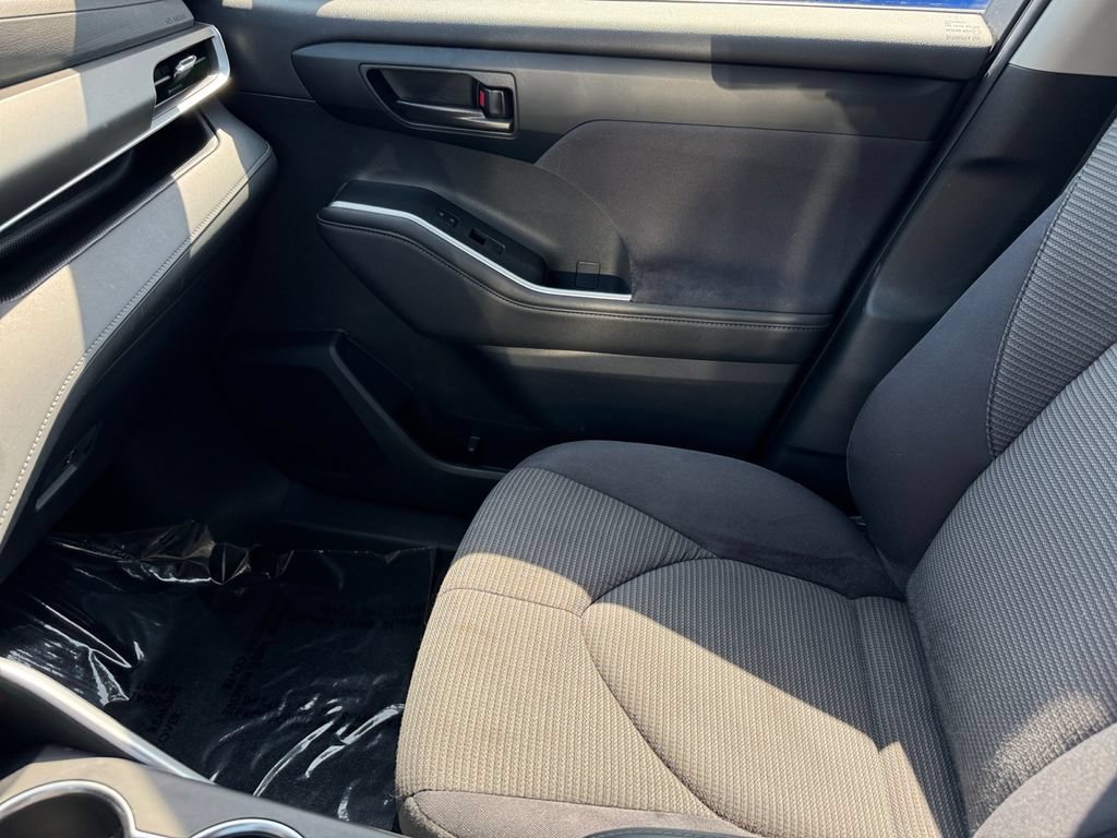 Used 2023 Toyota Highlander L FWD image 30