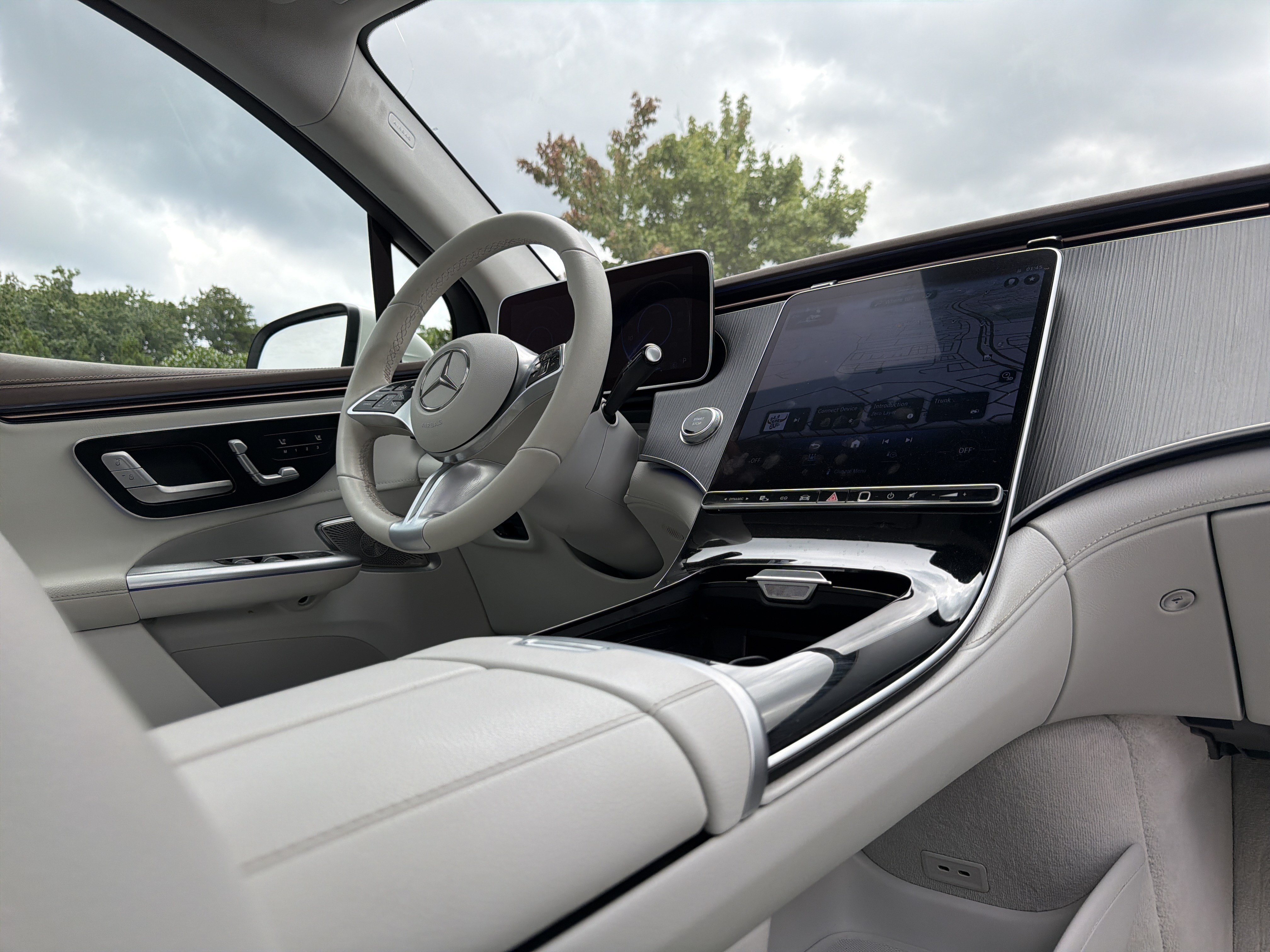 Used 2023 Mercedes-Benz EQE 350+ SUV w/ AMG Line Exterior Package image 6