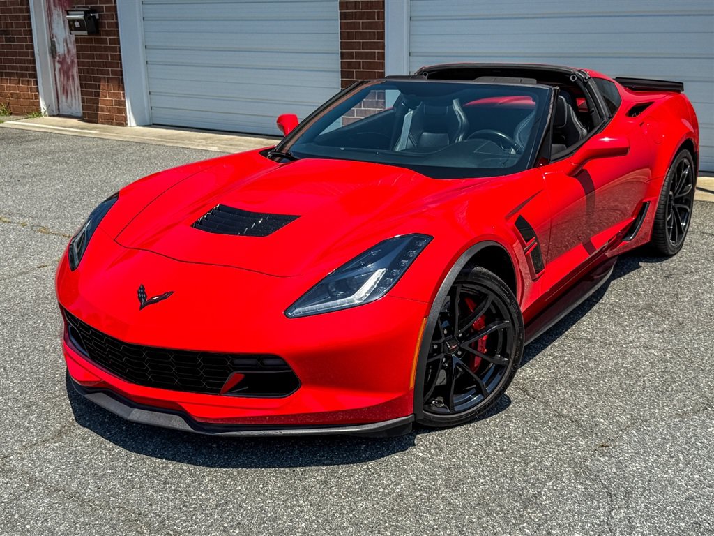 Used 2019 Chevrolet Corvette Grand Sport w/ Carbon Flash Badge Package RWD image 9