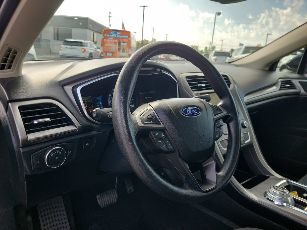 Certified 2020 Ford Fusion SE FWD image 18