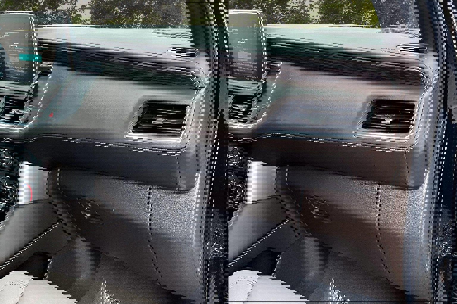 Used 2022 Chevrolet Tahoe LT w/ LT Signature Package image 28