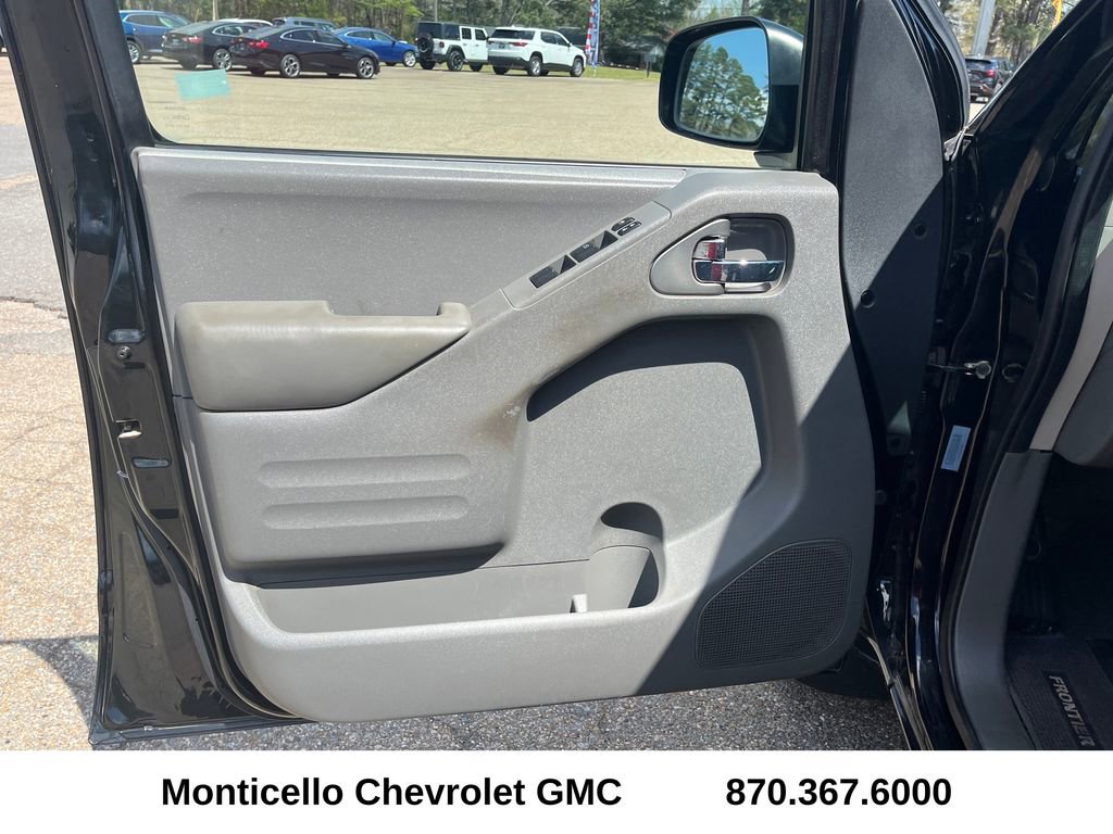 Used 2018 Nissan Frontier SV image 9