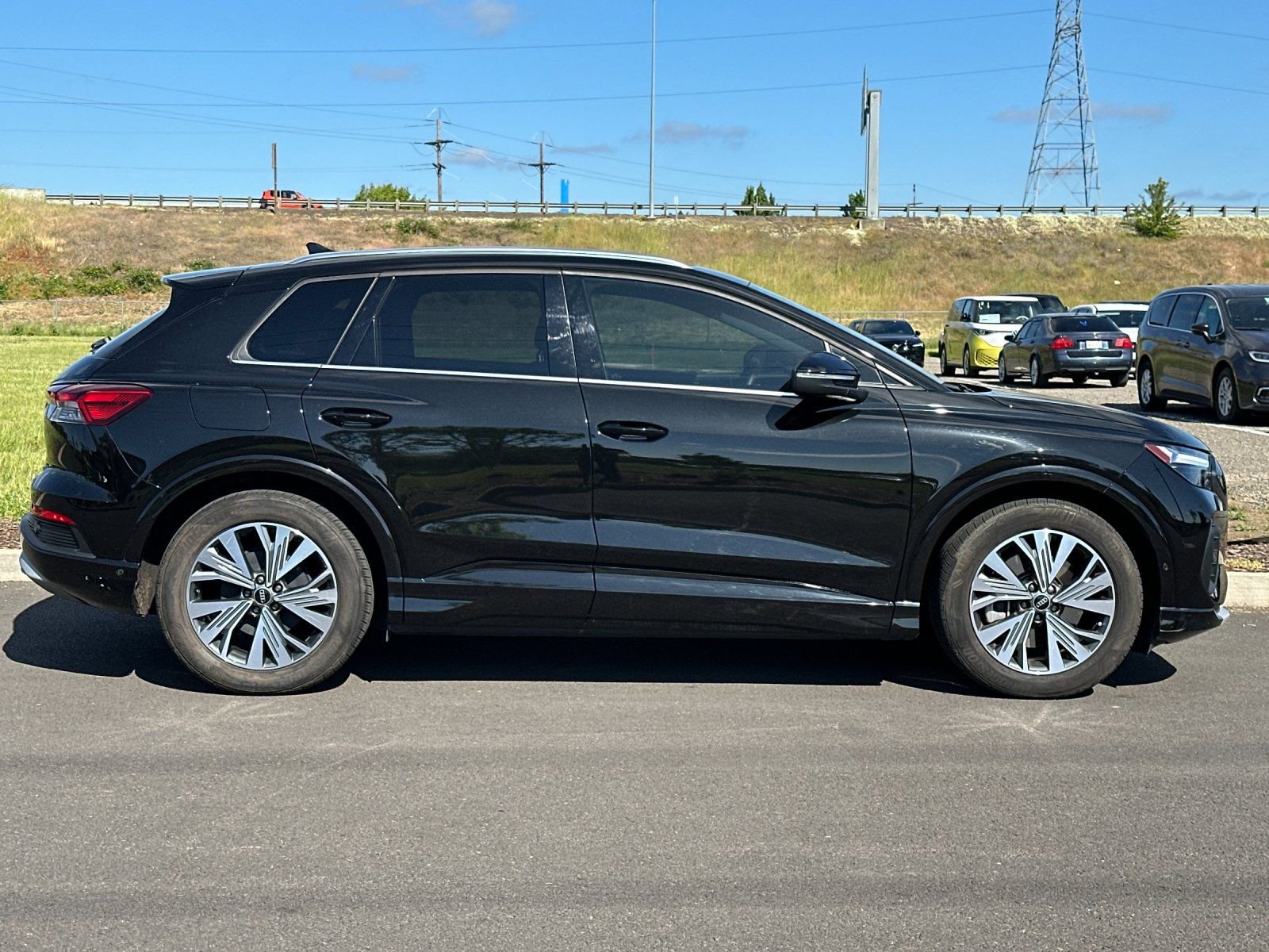 Used 2023 Audi Q4 e-tron Premium Plus w/ Premium Plus RWD image 2