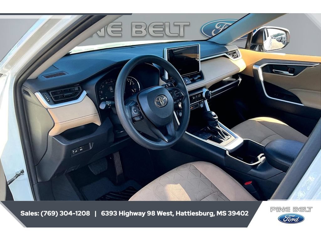 Used 2024 Toyota RAV4 XLE FWD image 12