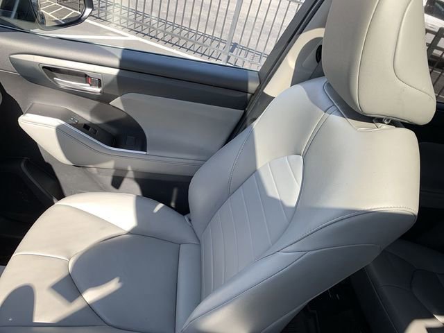 Used 2023 Toyota Highlander XLE image 31
